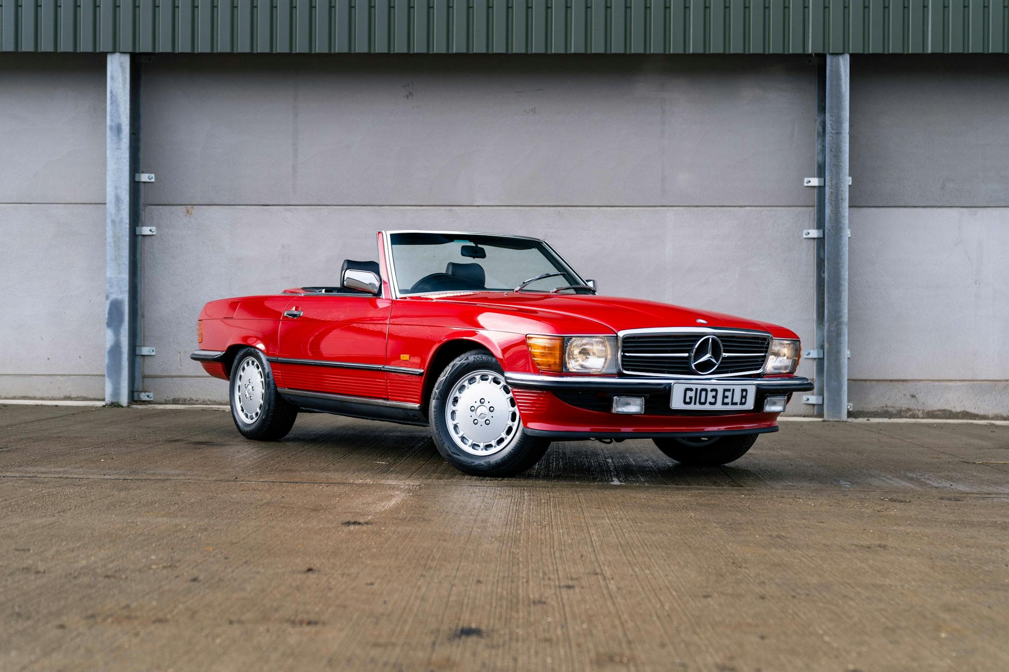 EXTERIOR front-right